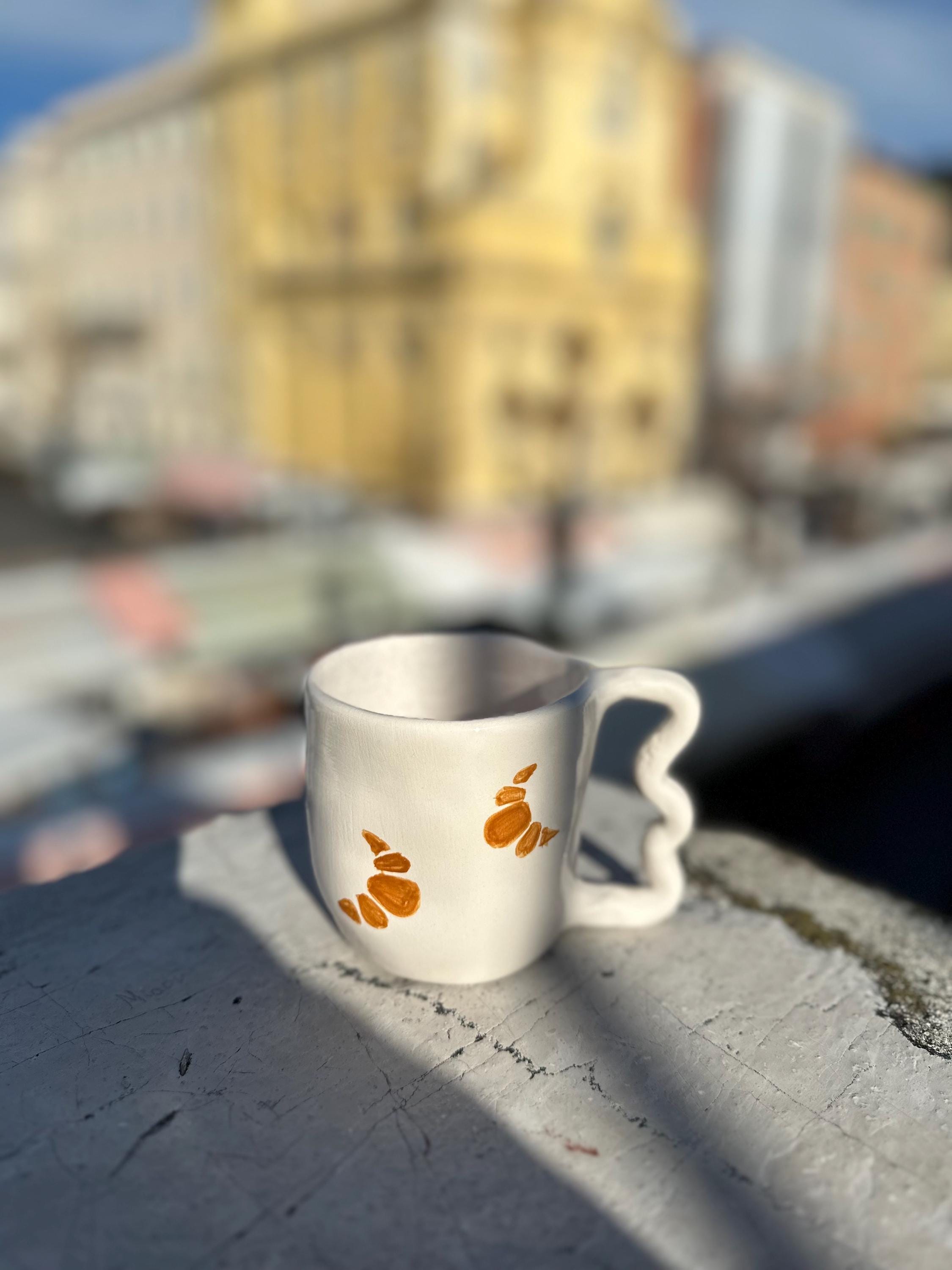 Mug artisanale en céramique « so Frenchie » avec croissants