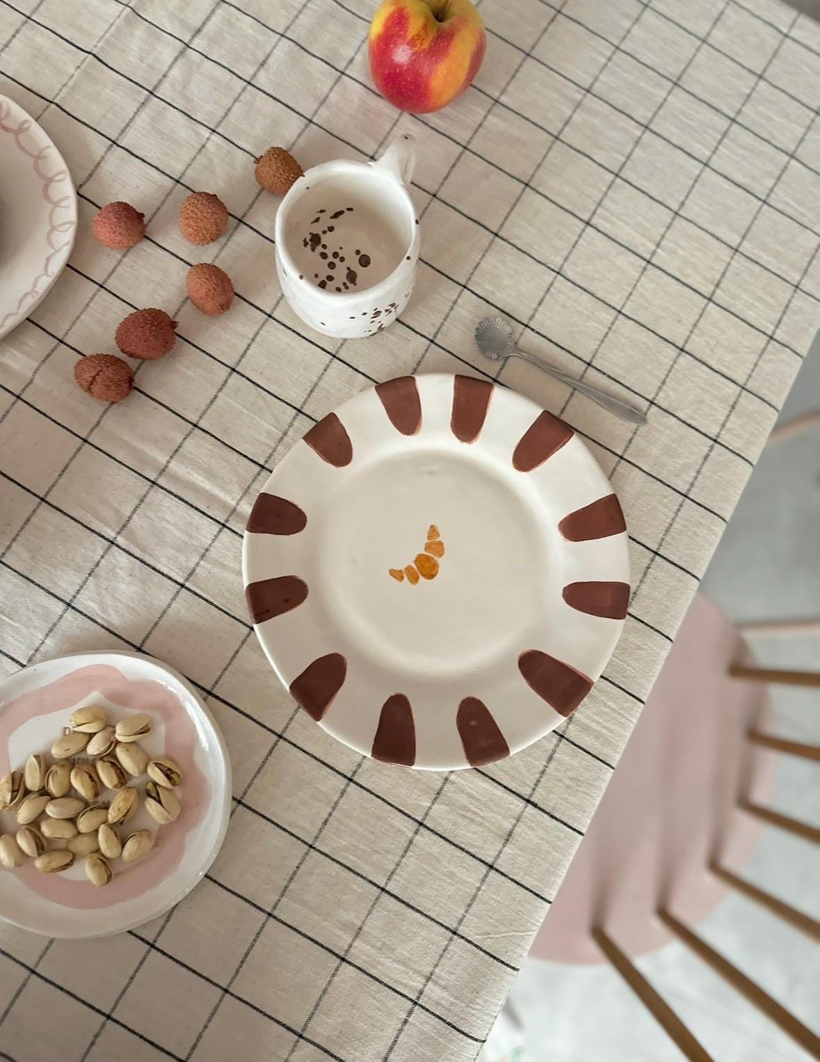 assiette en céramique avec croissant « so Frenchie »