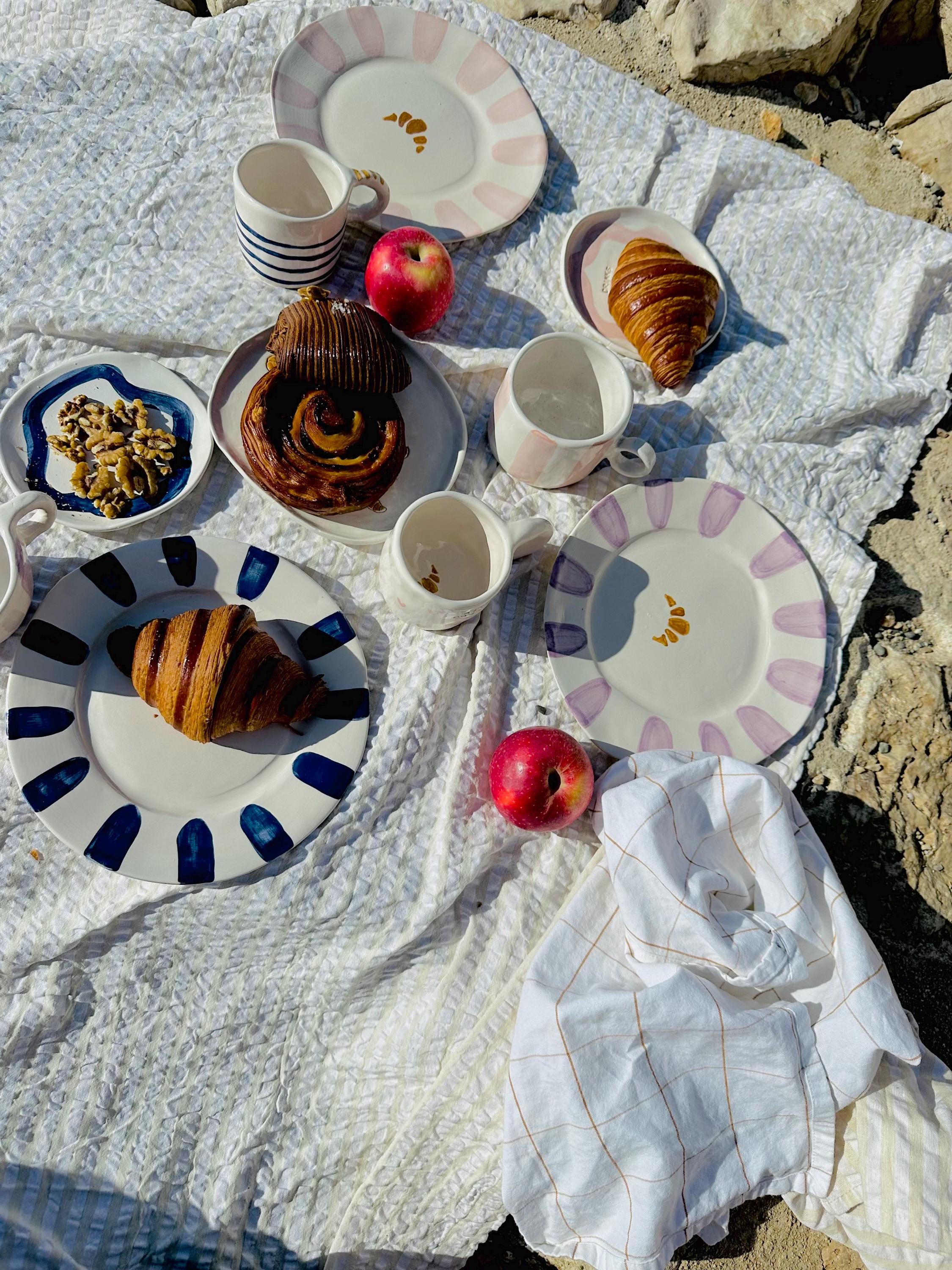 Assiette artisanale de petit-déjeuner – collection « So Frenchie » 7