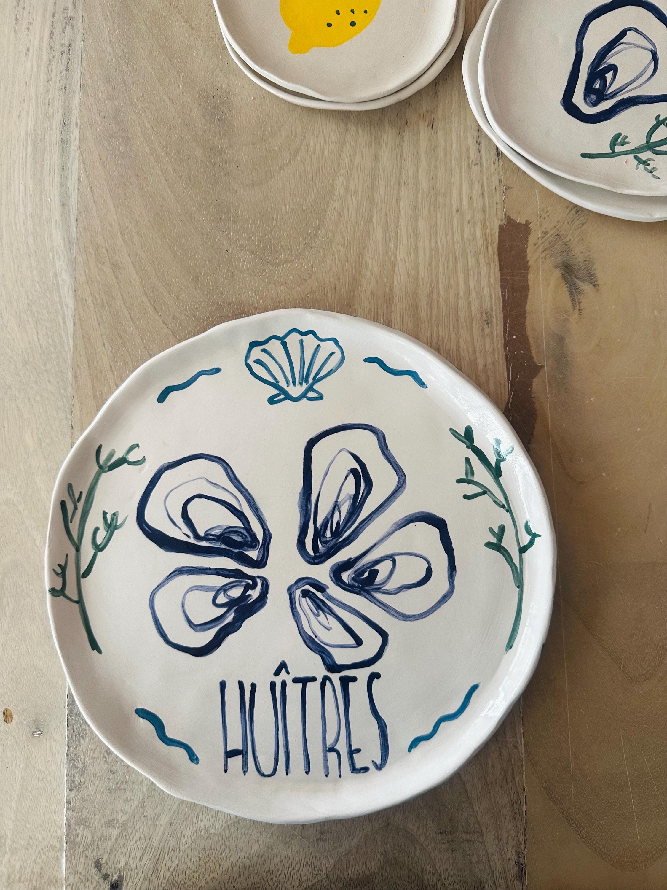 Plat/ Assiette artisanale en céramique – motif huîtres peintes à la main • Collection “So Frenchy – spécial fêtes de fin d’année” 7