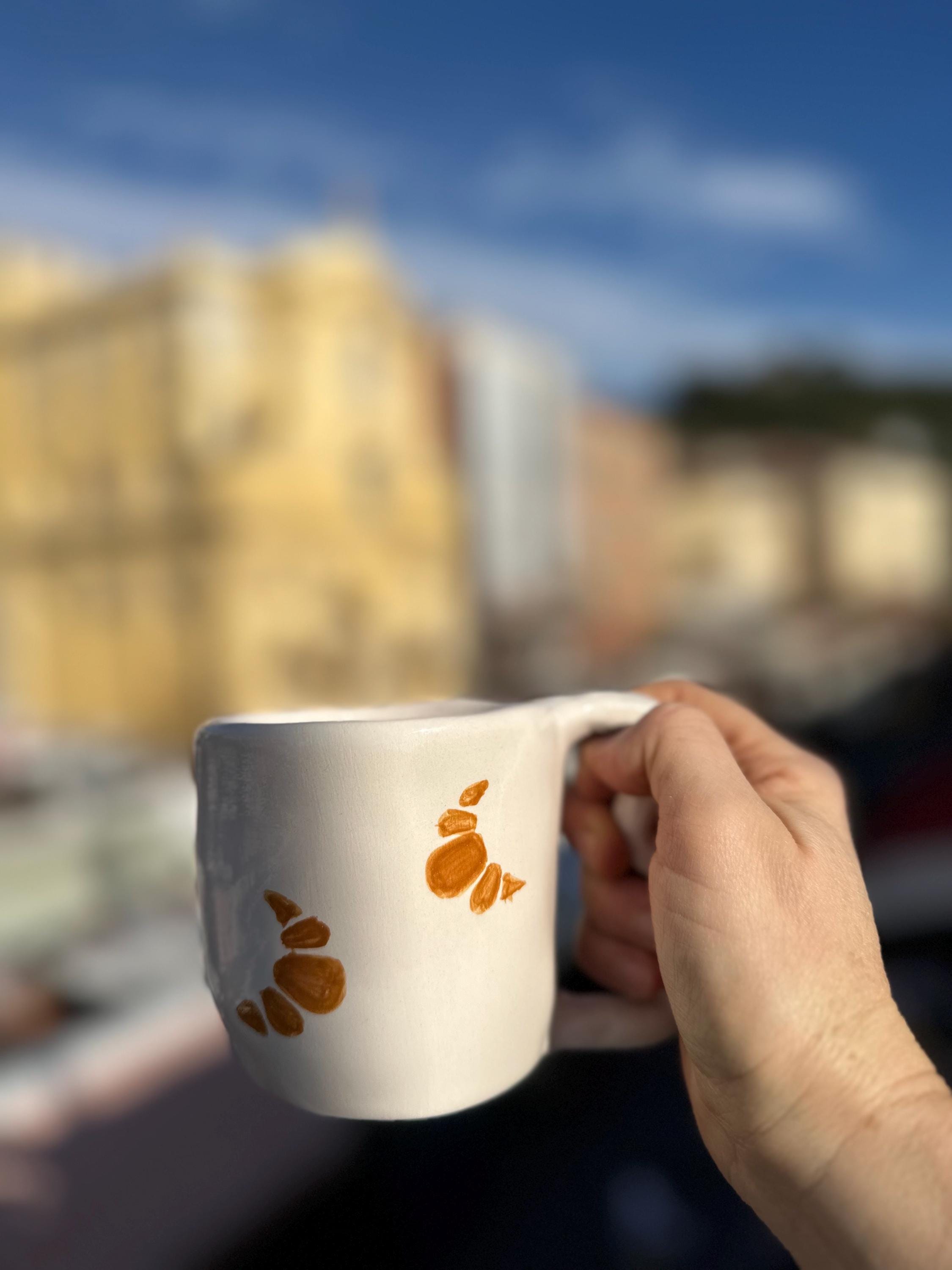 Mug artisanale en céramique « so Frenchie » avec croissants 2