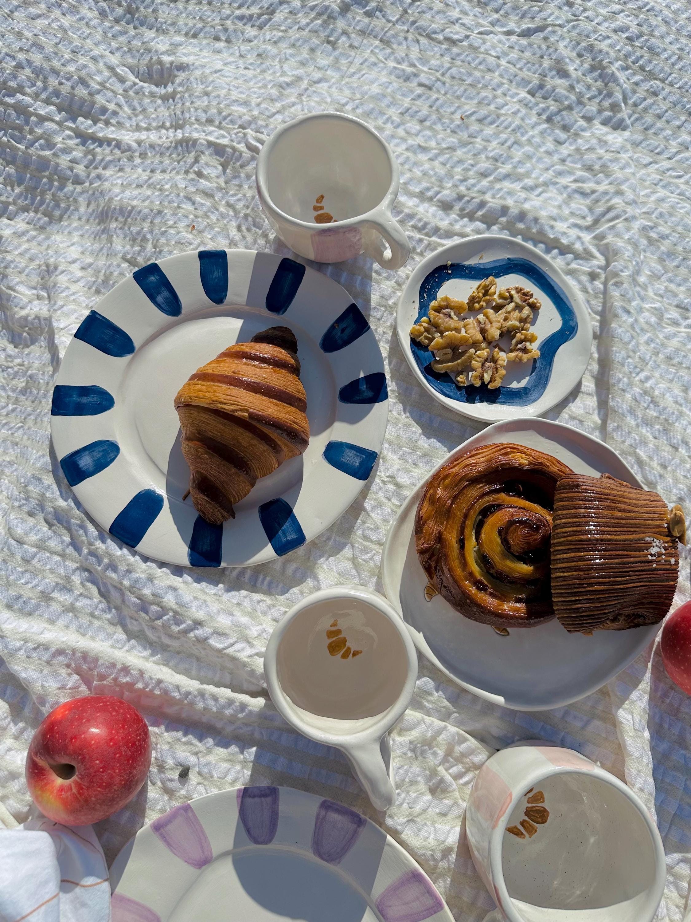 Assiette artisanale de petit-déjeuner – collection « So Frenchie » 5