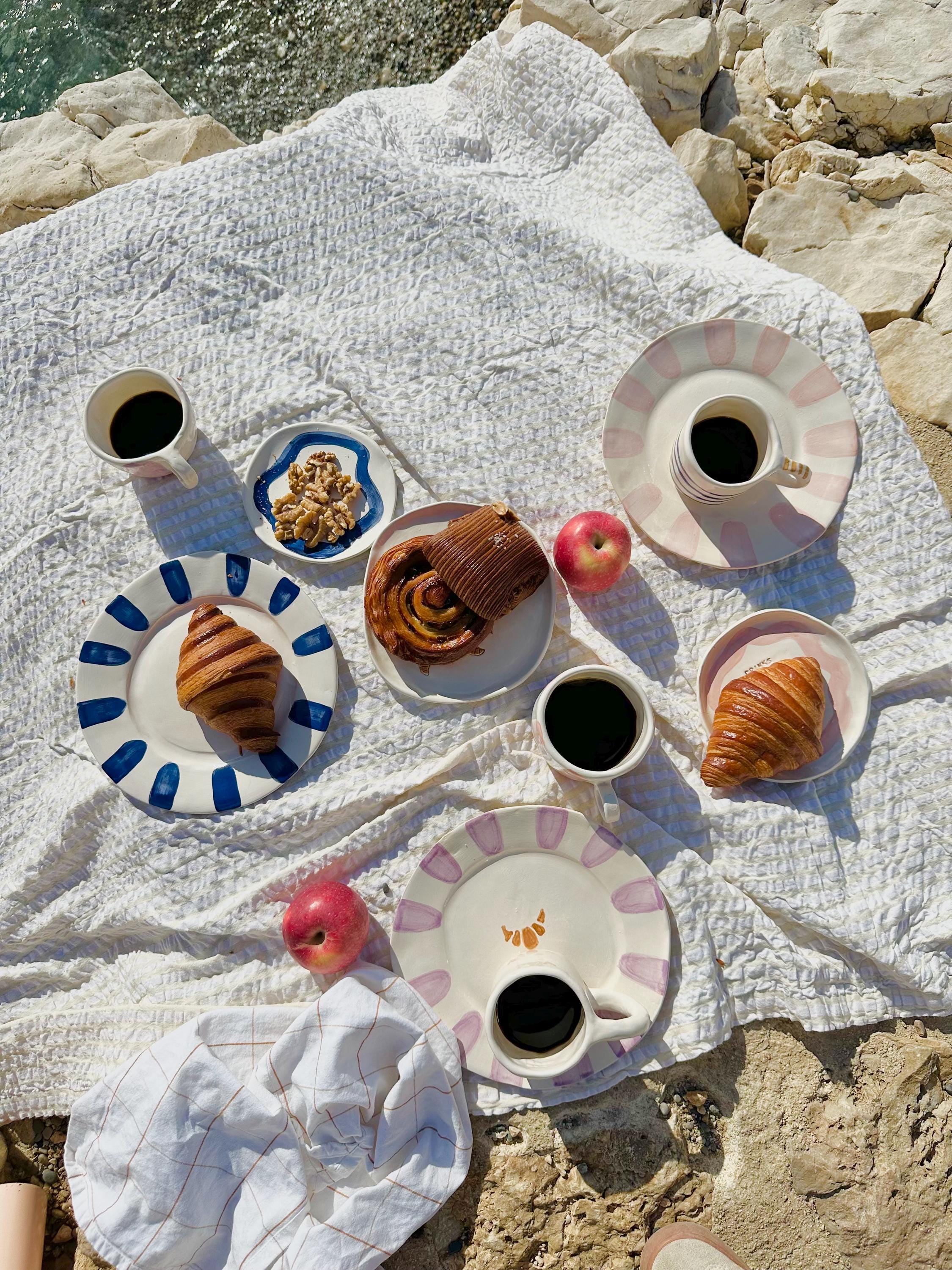 Assiette artisanale de petit-déjeuner – collection « So Frenchie » 4