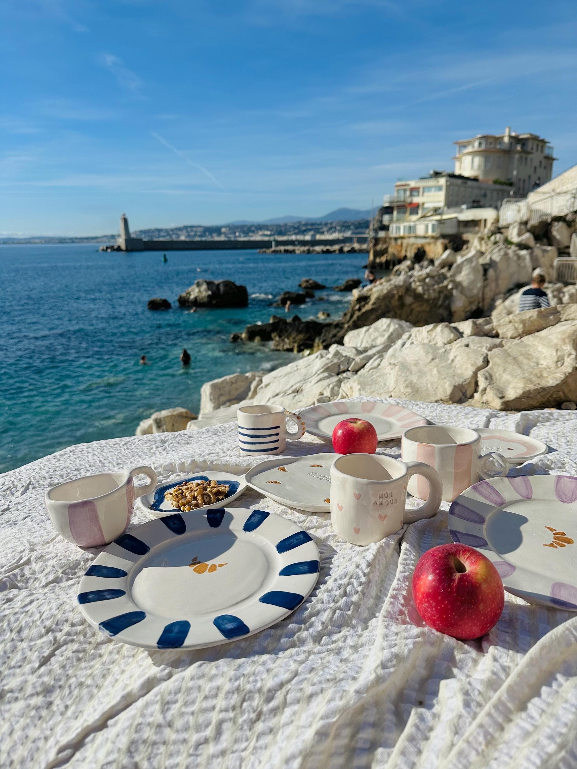 Assiette artisanale de petit-déjeuner – collection « So Frenchie » 8