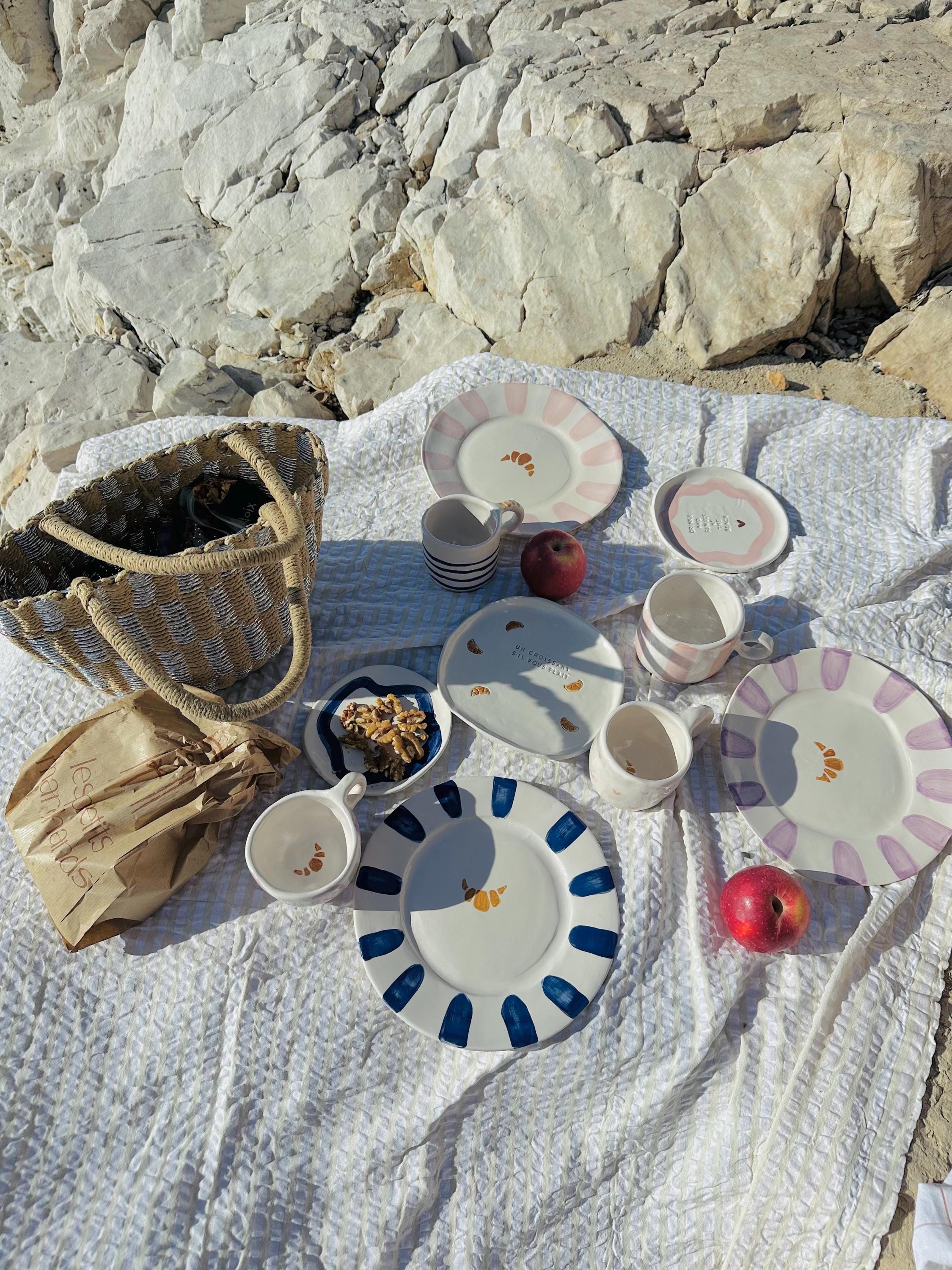 Assiette artisanale avec croissant et rayures roses «So Frenchie » 5
