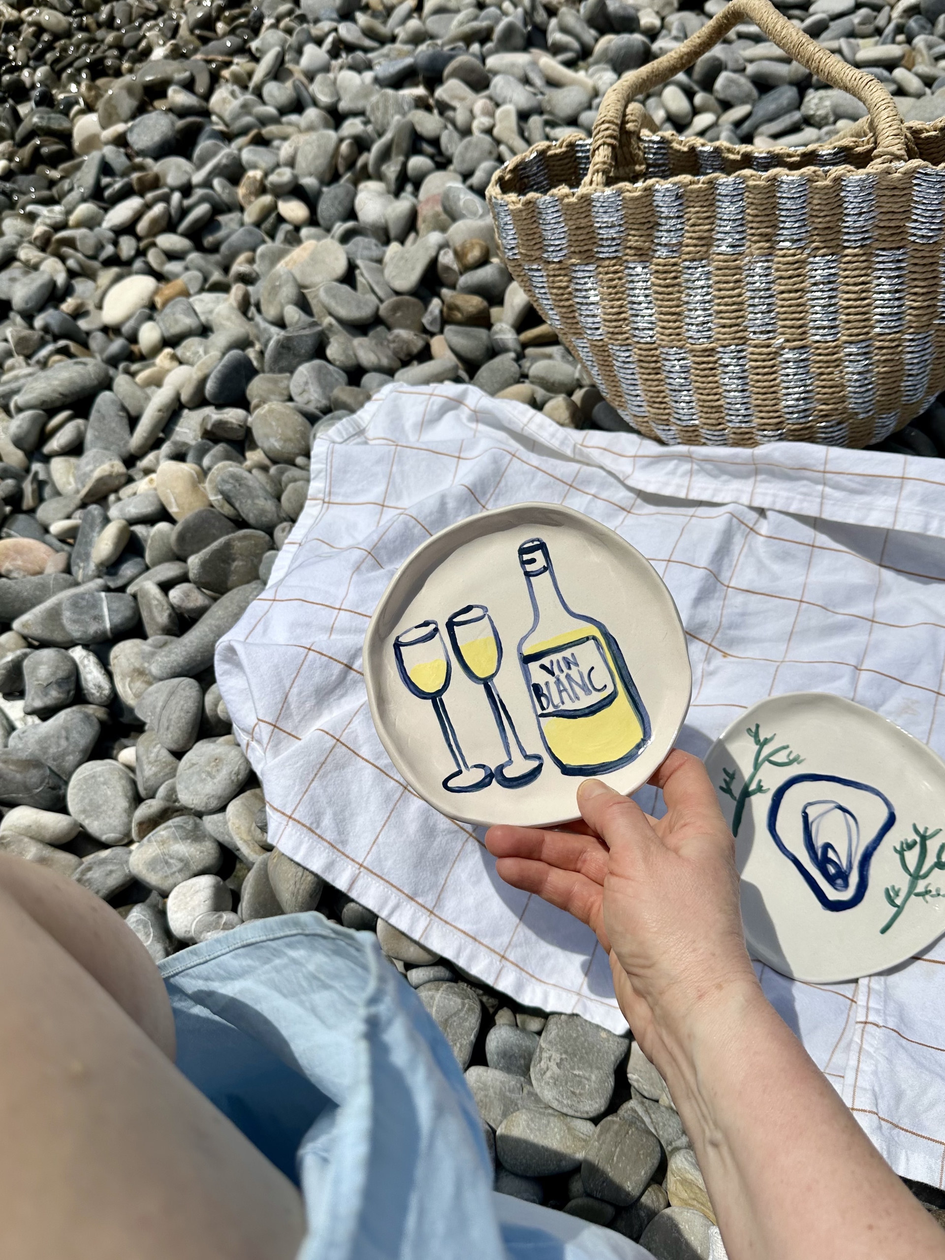 Petite assiette artisanale, esprit Côte d’Azur. Vin blanc 2