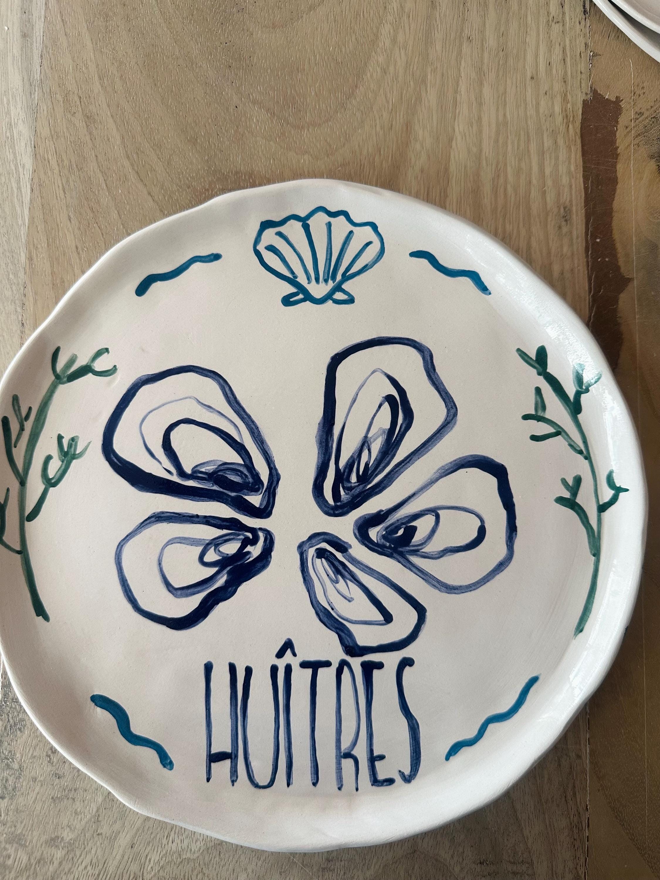 Plat/ Assiette artisanale en céramique – motif huîtres peintes à la main • Collection “So Frenchy – spécial fêtes de fin d’année” 8