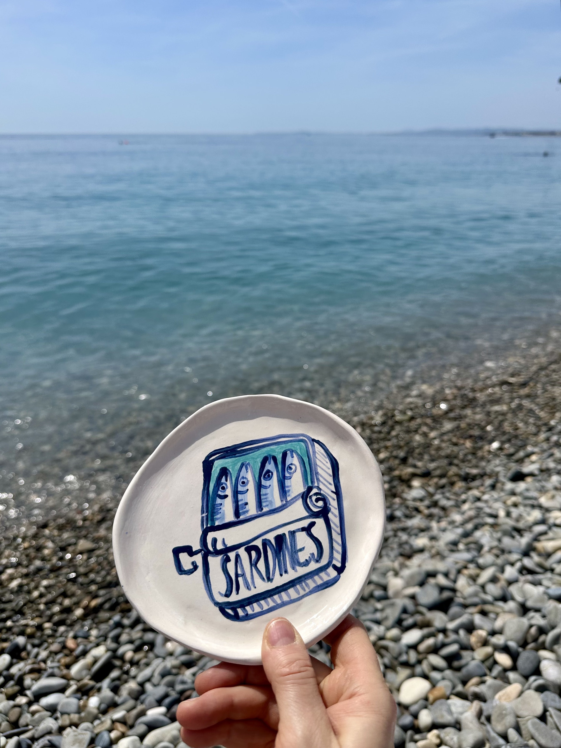 Petite assiette artisanale, esprit Côte d’Azur. Sardines 4
