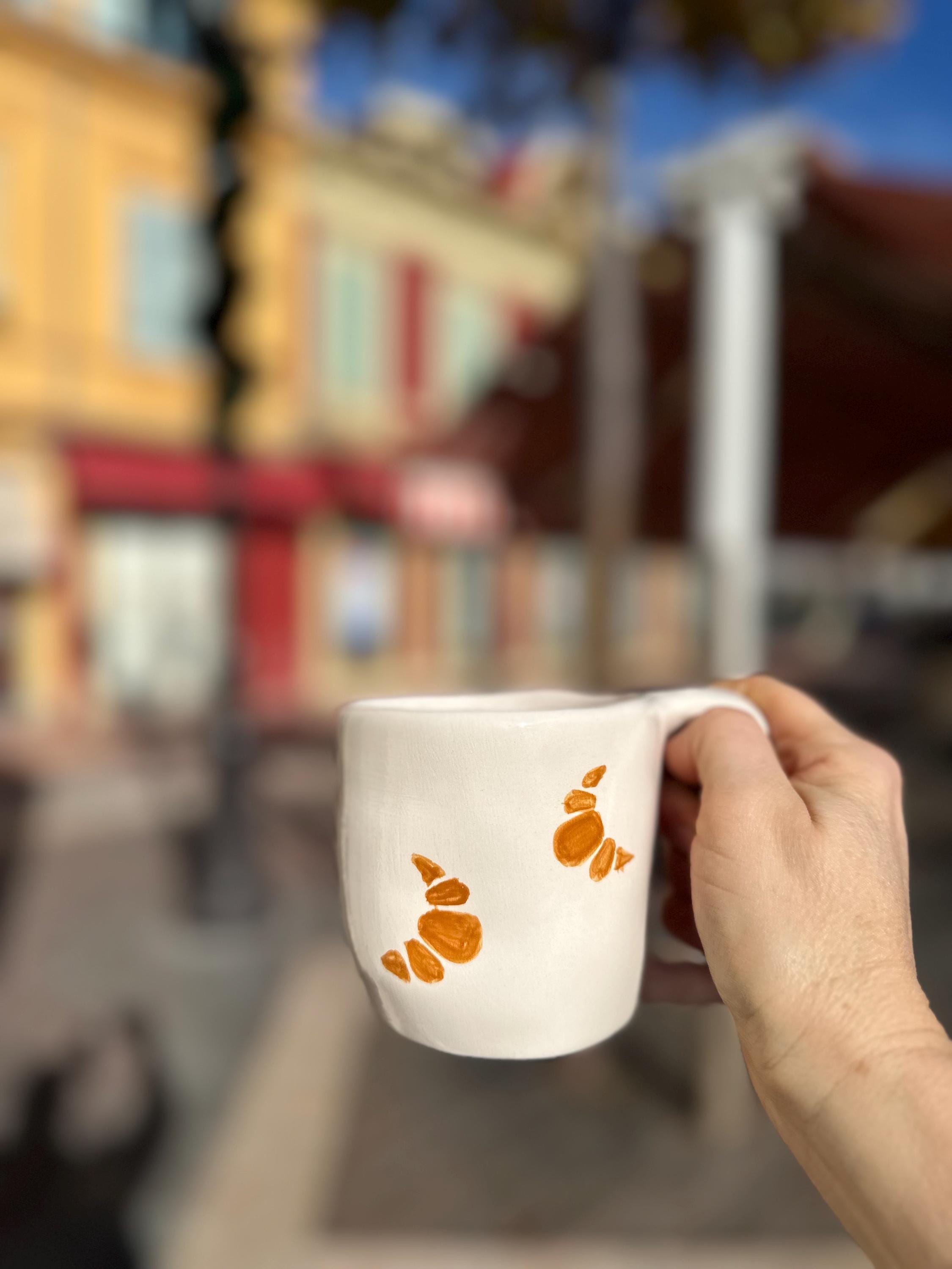 Mug artisanale en céramique « so Frenchie » avec croissants 4