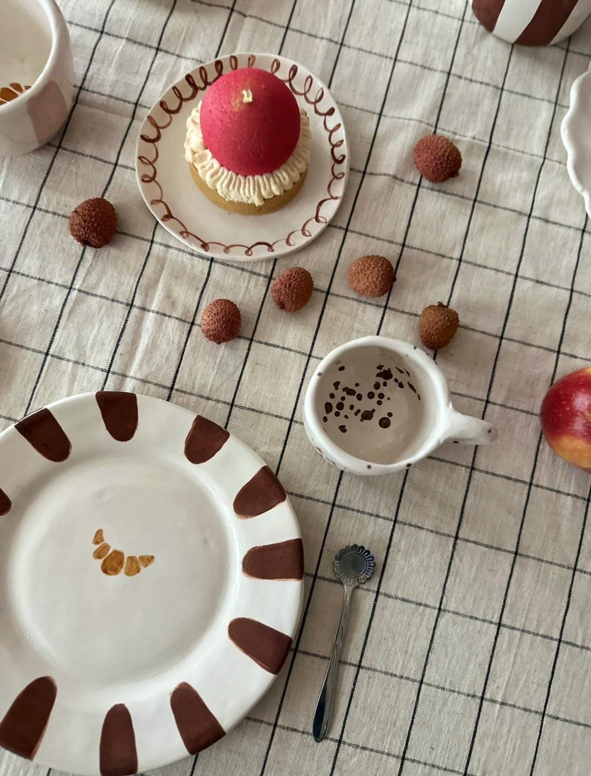 assiette en céramique avec croissant « so Frenchie » 6